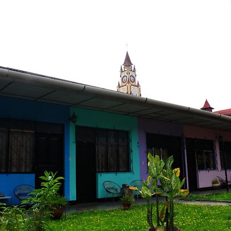 Hostal La Casa Del Paucar Hotel Iquitos Exterior photo